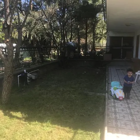 ayvalık bahçeli villa katı Casa de Férias Ayvalı